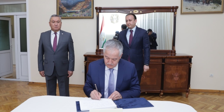 Глава МИД Таджикистана посетил Посольство Казахстана