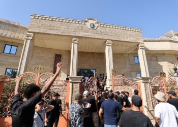 В Ираке осудили нападение протестующих на посольство Швеции в Багдаде
