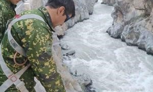 Спасателями КЧС в акватории реки Зеравшан ведутся поиски похищенных граждан