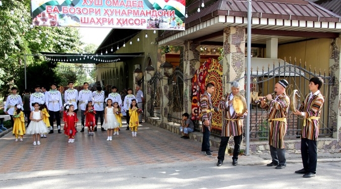 Фестиваль-конкурс «Андалеб-2023»: в Гиссаре состоялась выставка народных ремёсел