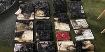 Россиянин попытался сжечь несколько Коранов прямо в мечети