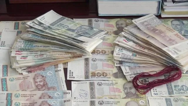 Житель Исфары обвиняется в мошенничестве. Пострадавший лишился квартиры и машины
