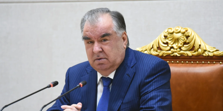 Эмомали Рахмон встретился с руководителями и активистами Дарвазского района