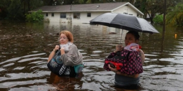 США: десятки тысяч жителей Флориды остались без электричества из-за урагана «Идалия»