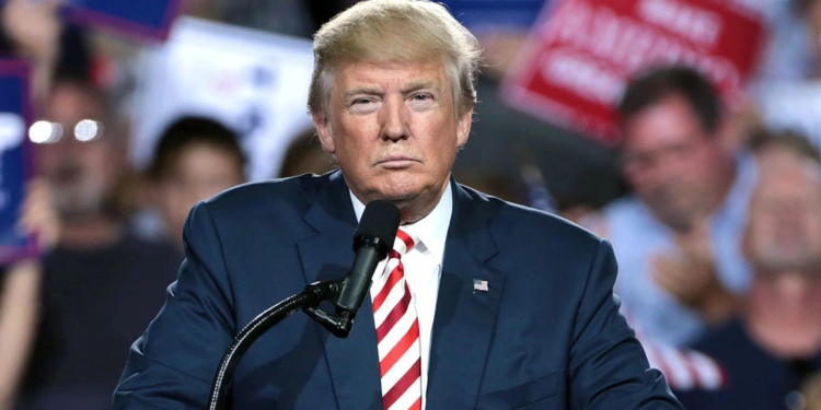 Трамп остается на свободе под залог в $200 тысяч