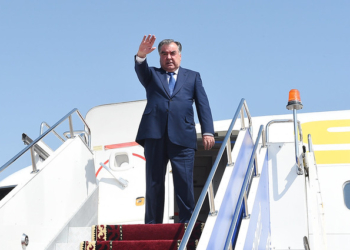 Президент Таджикистана отбыл с рабочим визитом в Казахстан