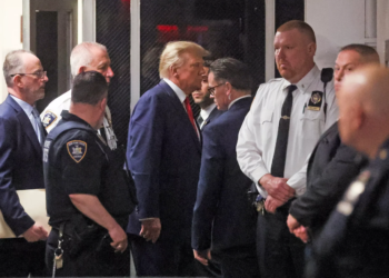 Трамп договорился с властями о добровольной явке в тюрьму на следующей неделе