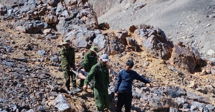 Таджикские спасатели КЧС эвакуировали альпиниста — гражданина Литвы