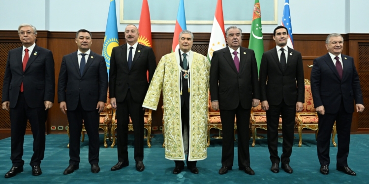 Гурбангулы Бердимухамедов награждён Почётным Знаком глав государств Центральной Азии