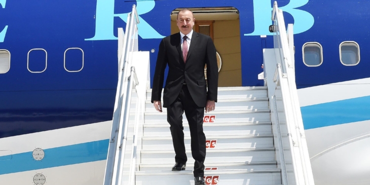 Президент Азербайджана Ильхам Алиев прибыл с визитом в Таджикистан