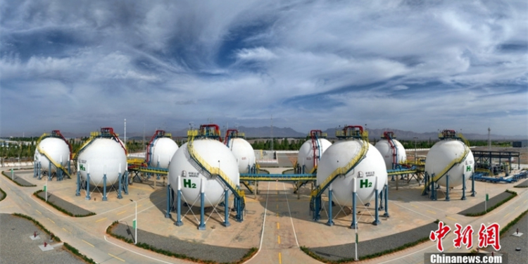 Крупнейший в Китае проект по производству зеленого водорода введен в эксплуатацию в Синьцзяне