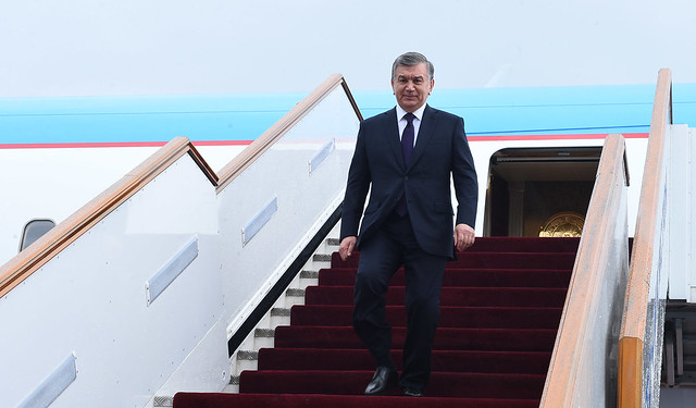 Президент Узбекистана Шавкат Мирзиёев прибыл с визитом в Таджикистан