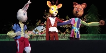 Спектаклем «Найрангбози донояк» открыл театральный сезон Республиканский театр кукол