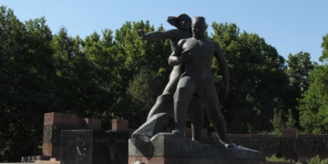 Узбекистан: Монумент «Мужество» – символ стойкости и героизма