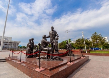 Узбекистан: Памятник семье Шамахмудовых