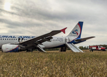 РФ: пассажиры севшего в поле Airbus получат по 100 тыс. рублей «за испуг»