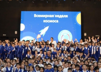 Космонавт Матвеев заинтересовал таджикскую молодежь темой космоса