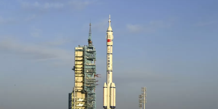 Китай готовится запустить пилотируемый космический корабль «Шэньчжоу-17»