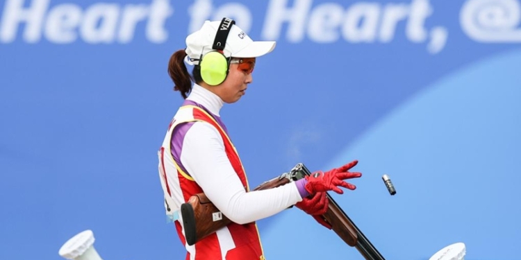 Китайские спортсменки побили мировой рекорд в женских командных соревнованиях по стрельбе по разнонаправленным летающим тарелочкам на 19-х Азиатских играх