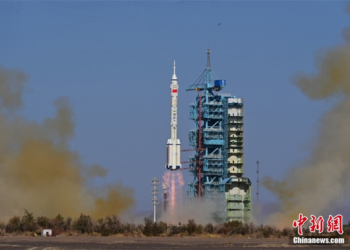 Китай запустил пилотируемый космический корабль «Шэньчжоу-17»
