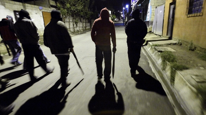 Под Петербургом произошла массовая драка мигрантов из Таджикистана