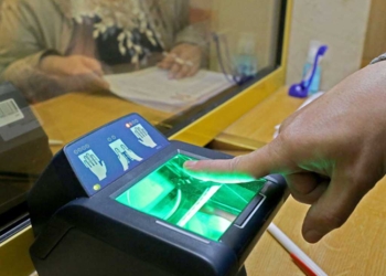 В аэропортах Москвы в ближайшее время начнут снимать отпечатки пальцев мигрантов