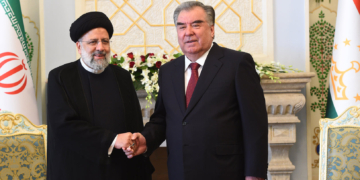 Президенты Таджикистана и Ирана после встречи в Душанбе поедут на саммит ОЭС