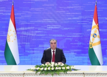 Президент поздравил таджикистанцев с Днем Конституции