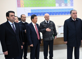 Президент Таджикистана открыл в Душанбе завод по выпуску цемента