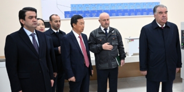 Президент Таджикистана открыл в Душанбе завод по выпуску цемента