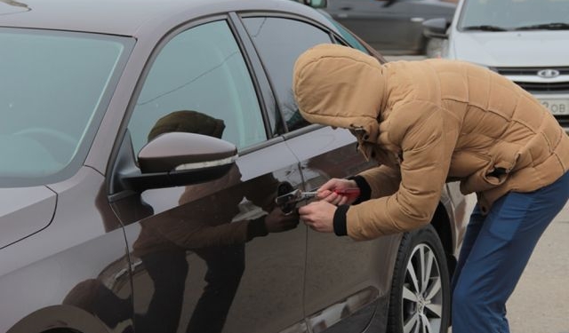 Сотрудниками милиции раскрыты два случая кражи из салона автомобиля