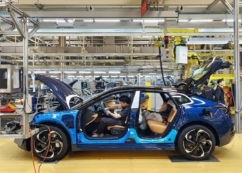 Китай продвигает интегрированное развитие транспортных средств, энергетики, дорог и облачных сервисов