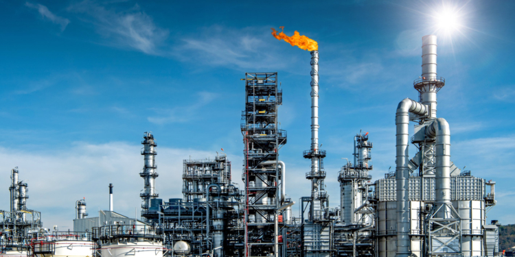 Таджикистан договорился с Азербайджаном о запуске нефтеперерабатывающего завода в СЭЗ «Дангара»