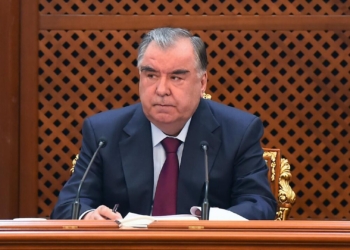 Эмомали Рахмон уволил сразу нескольких судей