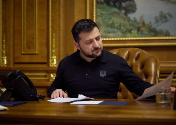 Украина для них закрыта: Зеленский подписал новые санкции против россиян