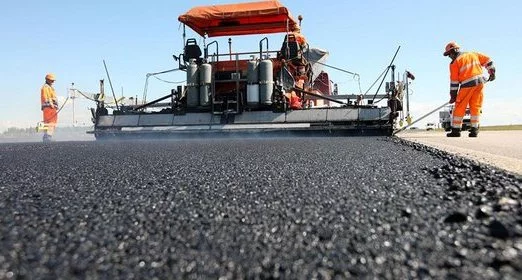 В Турсунзаде продолжаются работы по асфальтированию и благоустройству ...