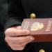 В Петербурге на церемонии приема российского гражданства 11 мигрантам вручили повестки