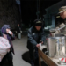 Военные Цинхая оказывают помощь пострадавшим в результате землетрясения