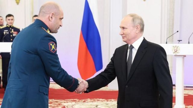 Путин объявил об участии в выборах 2024 года. Его попросил об этом командир Жога из ДНР