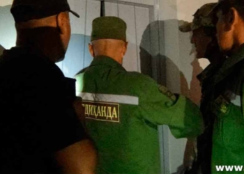 Жителя столицы вызволили из кабины неисправного лифта