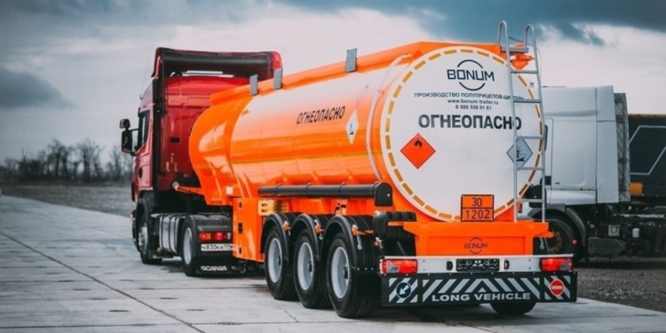 В Казахстане запрет на вывоз нефтепродуктов автотранспортом продлен еще на полгода