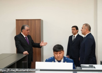 Эмомали Рахмон и Рустами Эмомали сдали в эксплуатацию новое здание Генеральной прокуратуры РТ