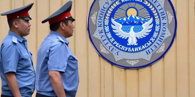 В Киргизии свыше 180 госслужащих уволены за связи с оргпреступностью