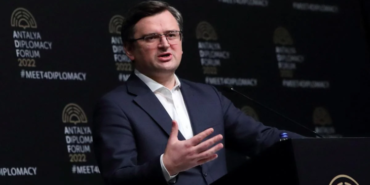 Замороженных активов РФ хватит на 80% потребностей в восстановлении Украины, — Кулеба