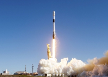 SpaceX запустила первые спутники Starlink, способные напрямую подключаться к смартфонам