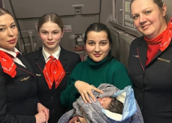 В летевшем в Душанбе самолете родилась девочка. Пассажиры собрали для нее «приданое»