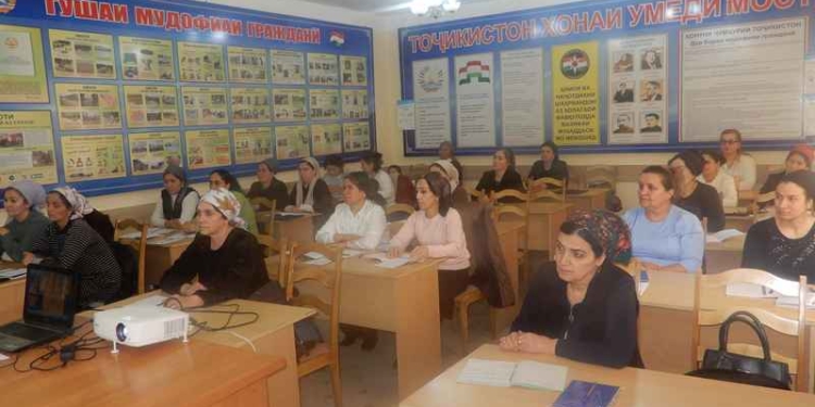 Душанбинские учителя прошли курсы по гражданской обороне
