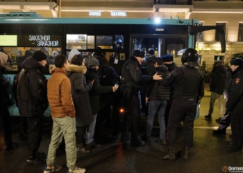 Полиция задержала три тысячи мигрантов в новогоднюю ночь в Петербурге