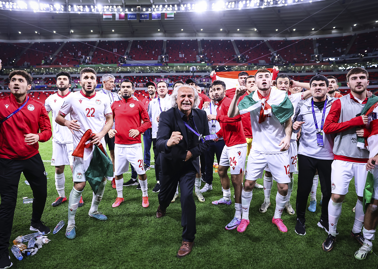 8 номер в футболе. Турниры 8 8 по футболу. Турниры 8 8 по футболу. Стадион искра хабаровск. 8x8 футбол.