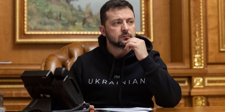 Зеленский снова пригласил Трампа в Украину и назвал его «план мира» опасным